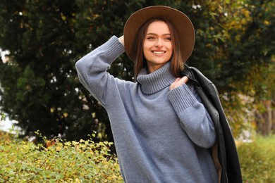 Beautiful young woman wearing stylish clothes in autumn park