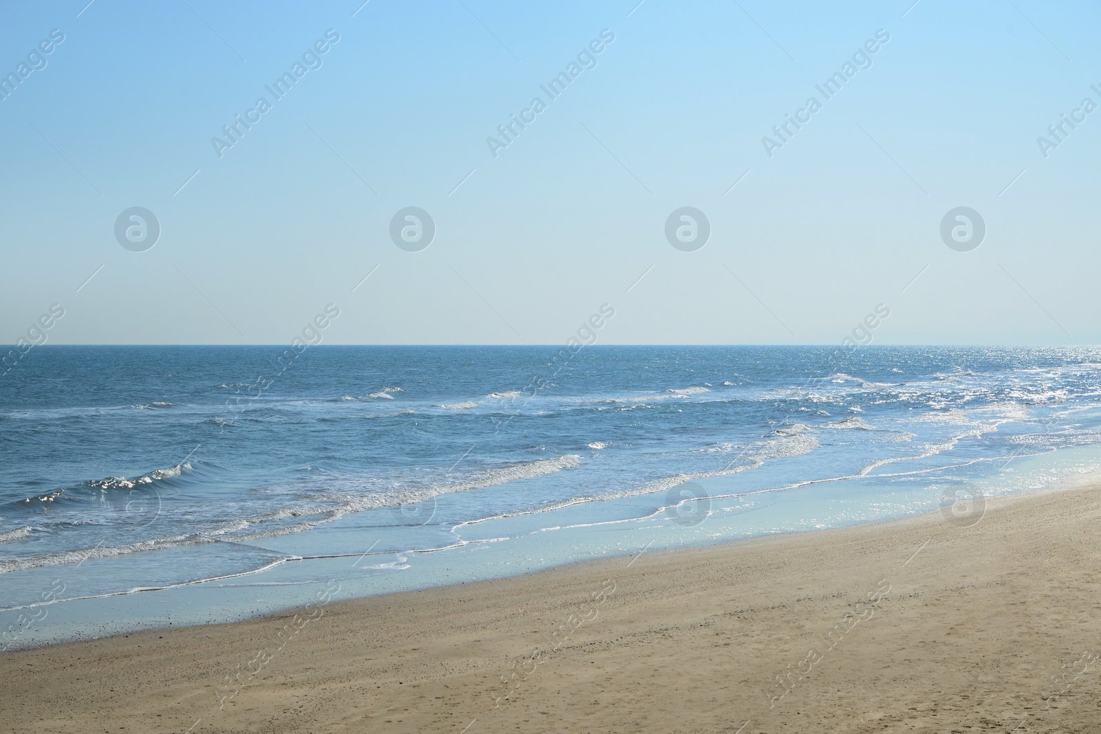 Photo of Beautiful view of sea shore and blue sky on sunny day