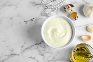 Photo of Flat lay composition with garlic sauce on marble background. Space for text