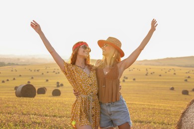 Photo of Portrait of beautiful happy hippie women in field