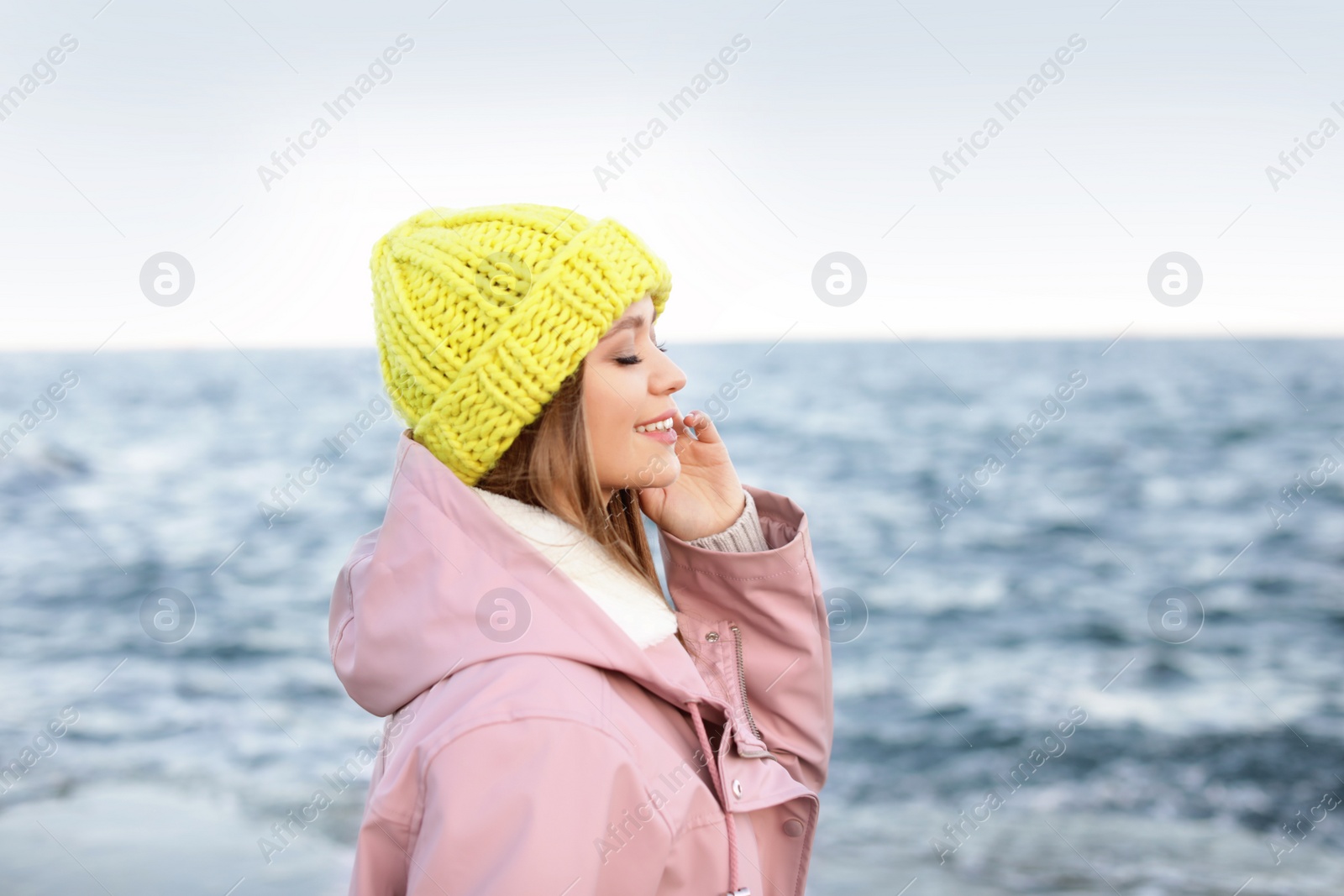 Photo of Portrait of beautiful young woman near sea