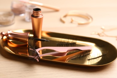 Magnetic eyelashes and accessories on wooden table