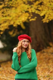 Photo of Portrait of beautiful woman in autumn park