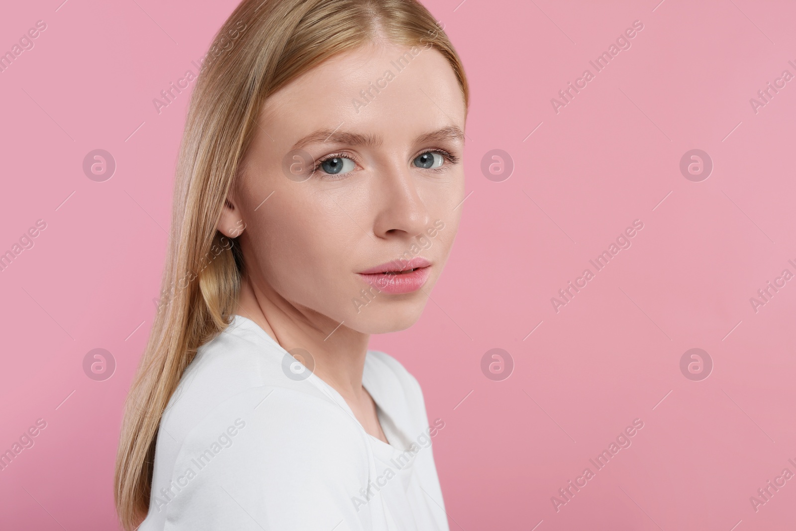 Photo of Portrait of beautiful young woman on pink background