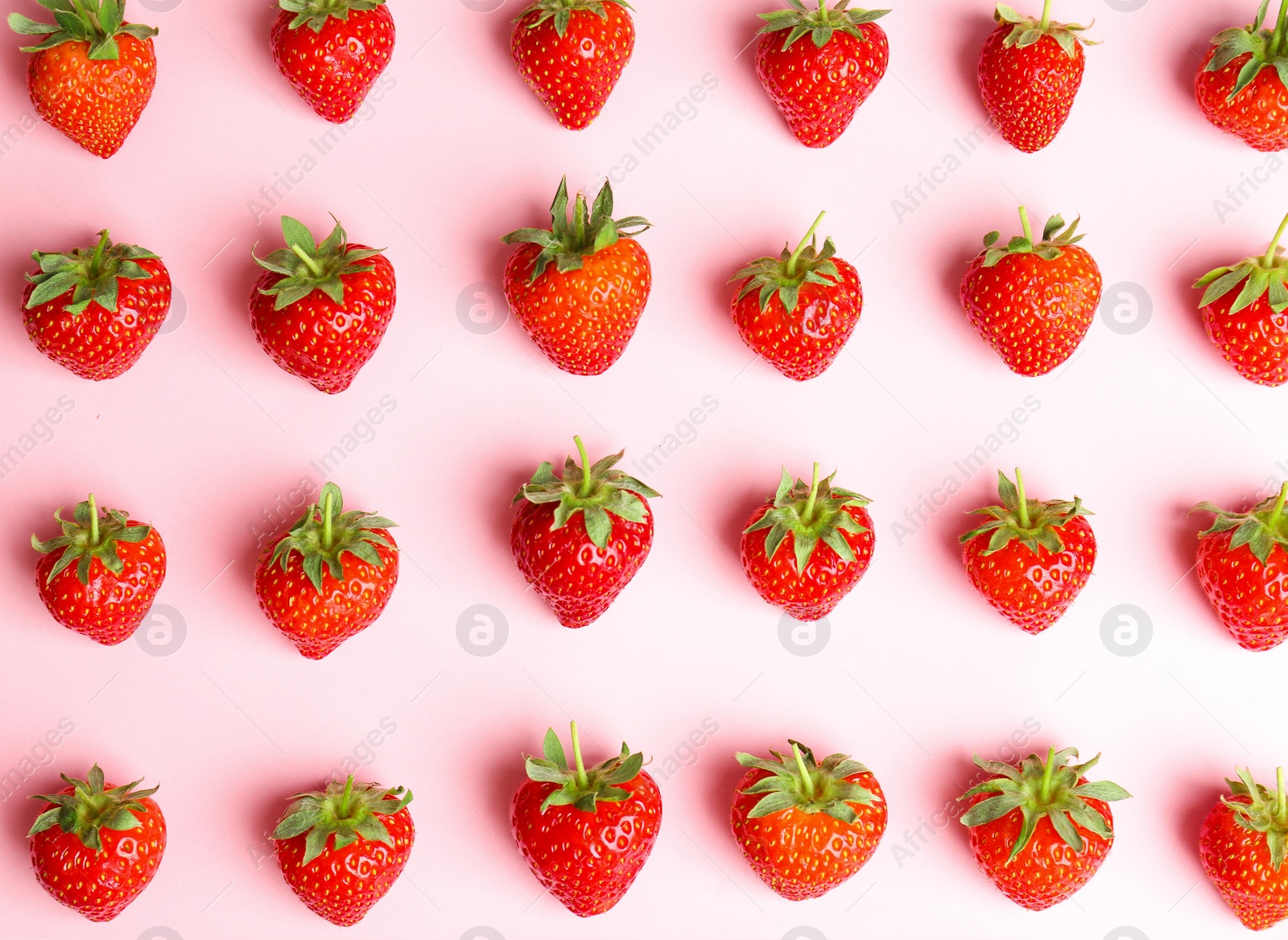 Photo of Flat lay composition with with tasty ripe strawberries on color background