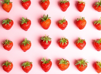 Photo of Flat lay composition with with tasty ripe strawberries on color background