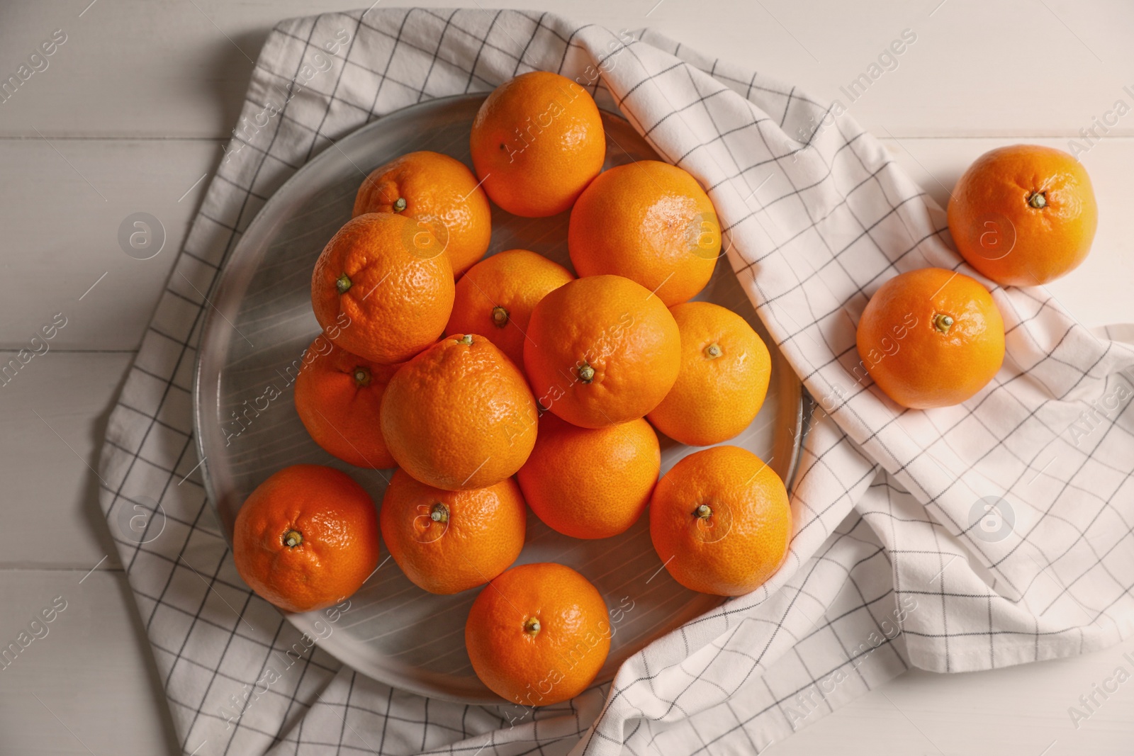 Photo of Many fresh ripe tangerines on white wooden table, flat lay