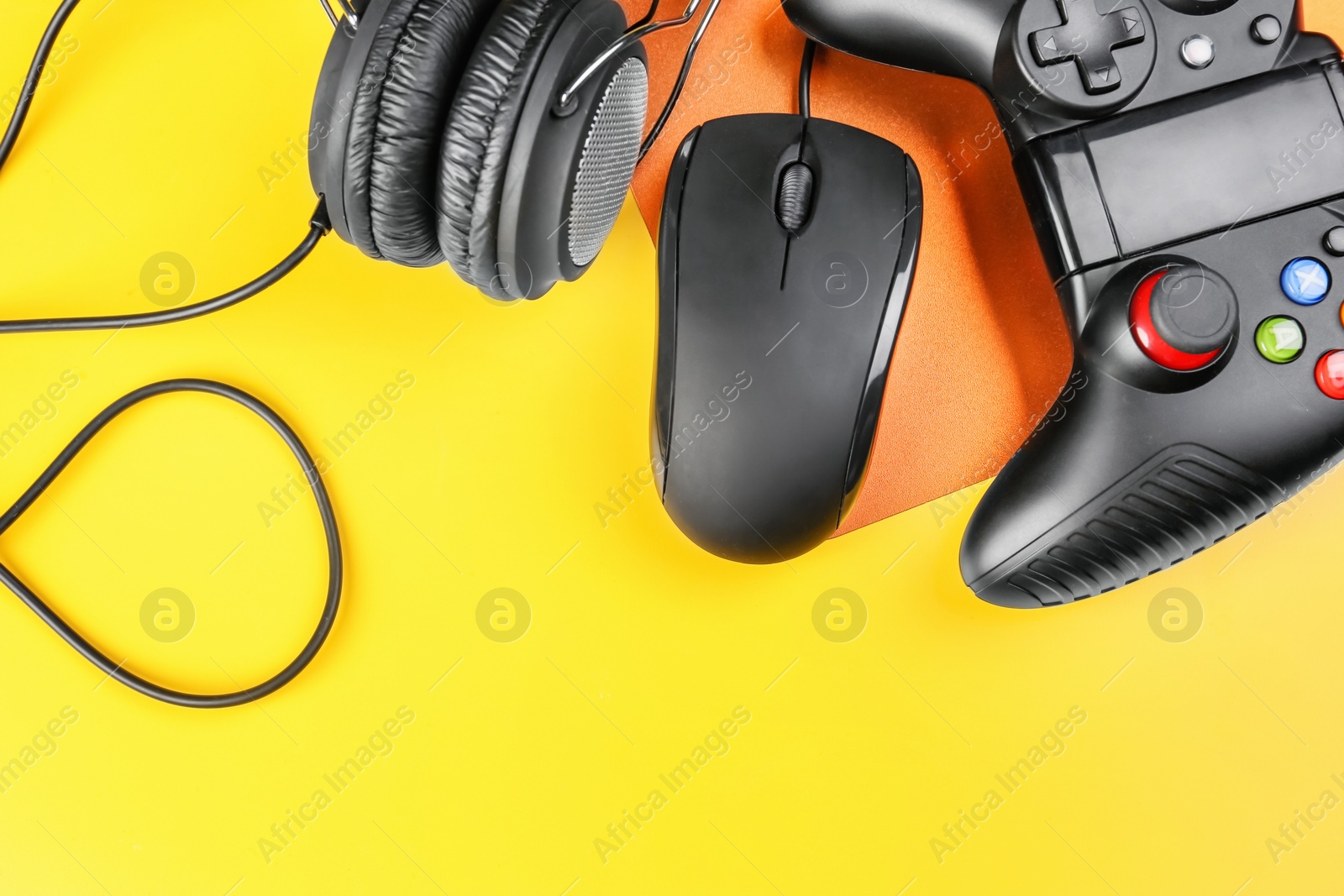 Photo of Flat lay composition with computer mouse and gaming gear on color background