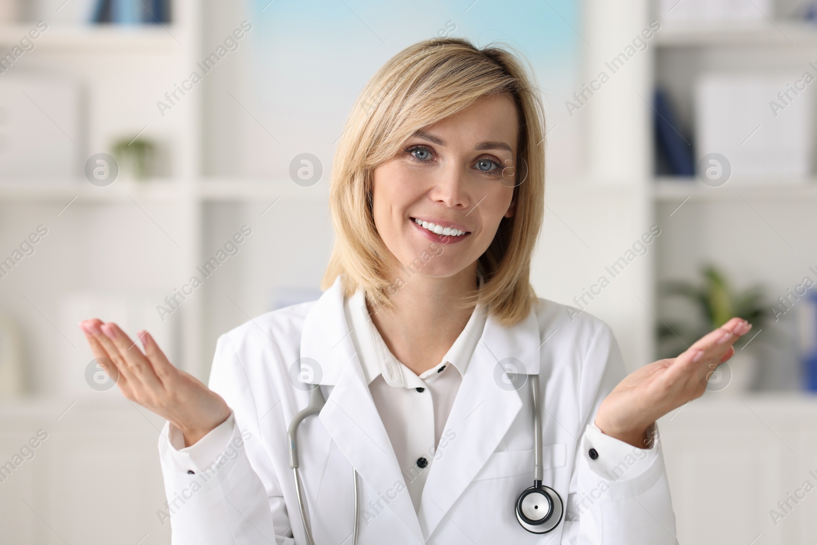 Photo of Portrait of smiling doctor on blurred background