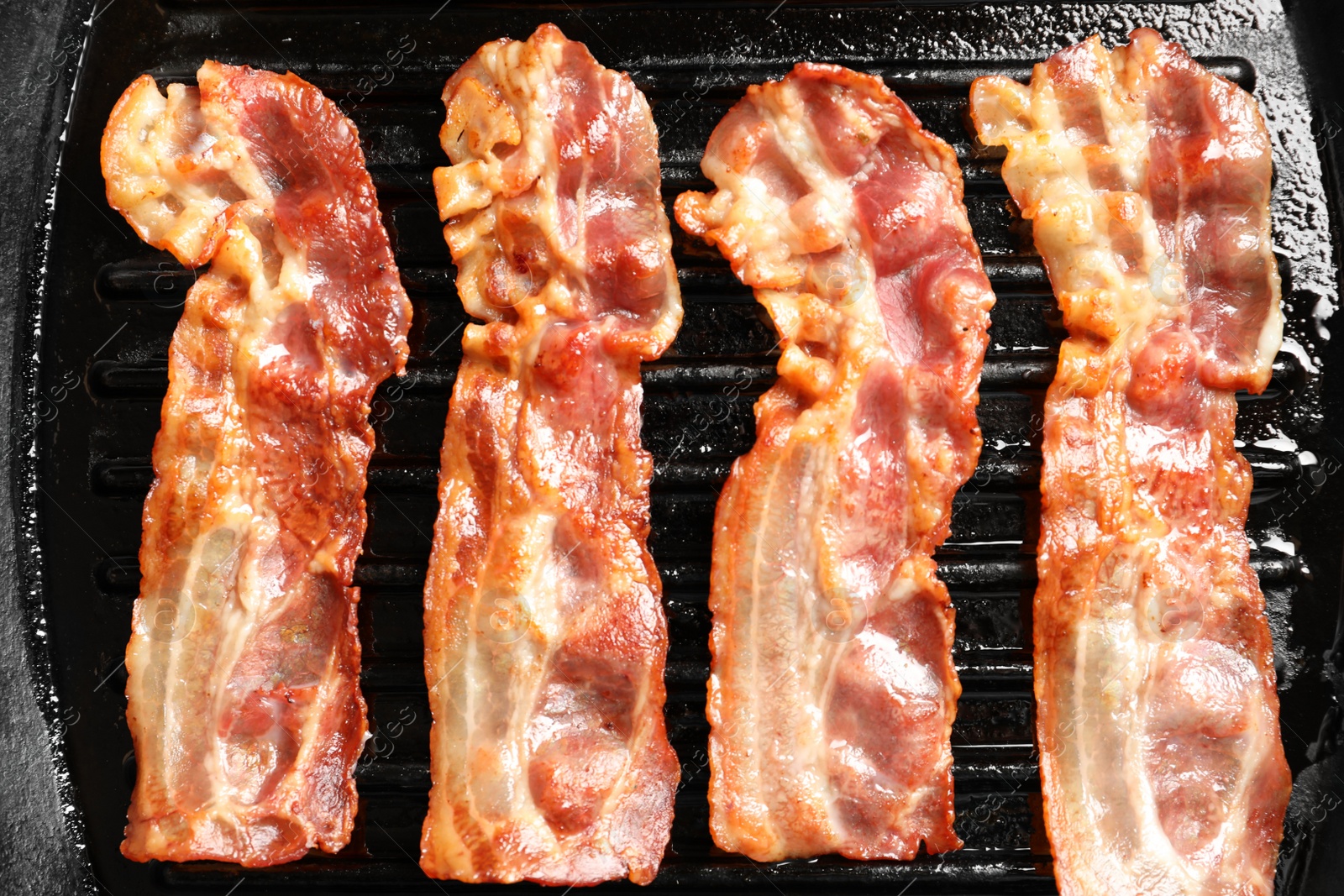 Photo of Grill pan with bacon, closeup