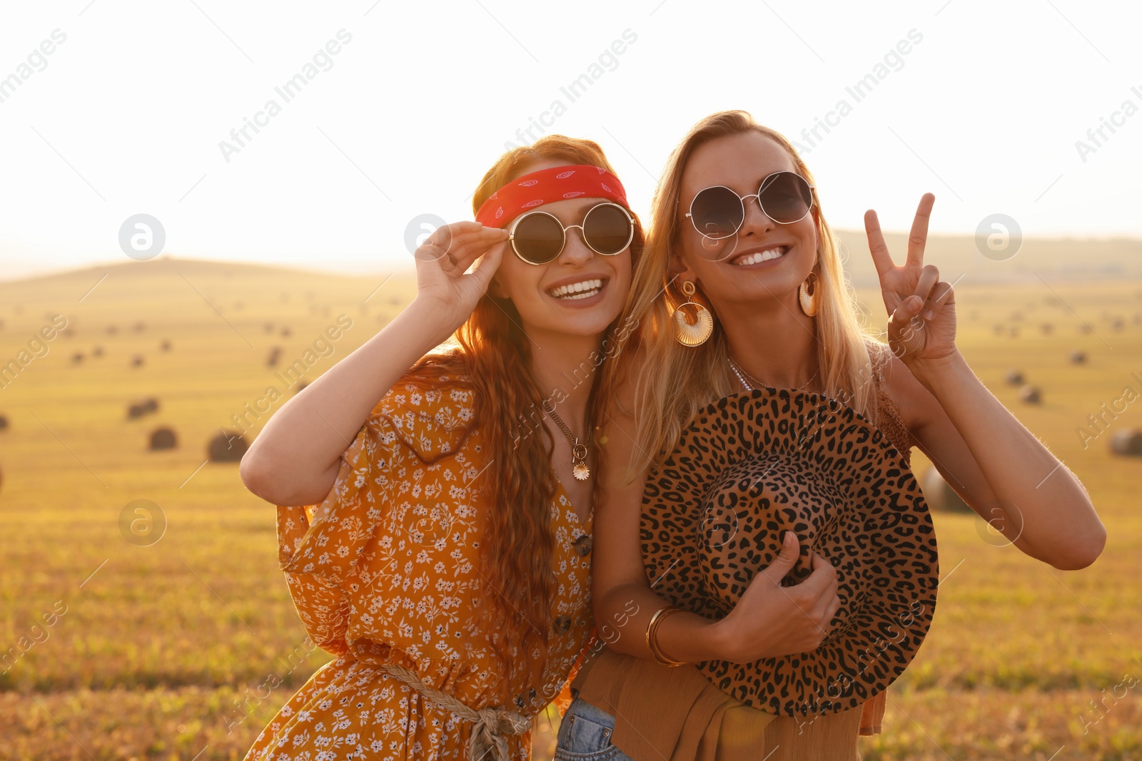 Photo of Portrait of beautiful happy hippie women in field