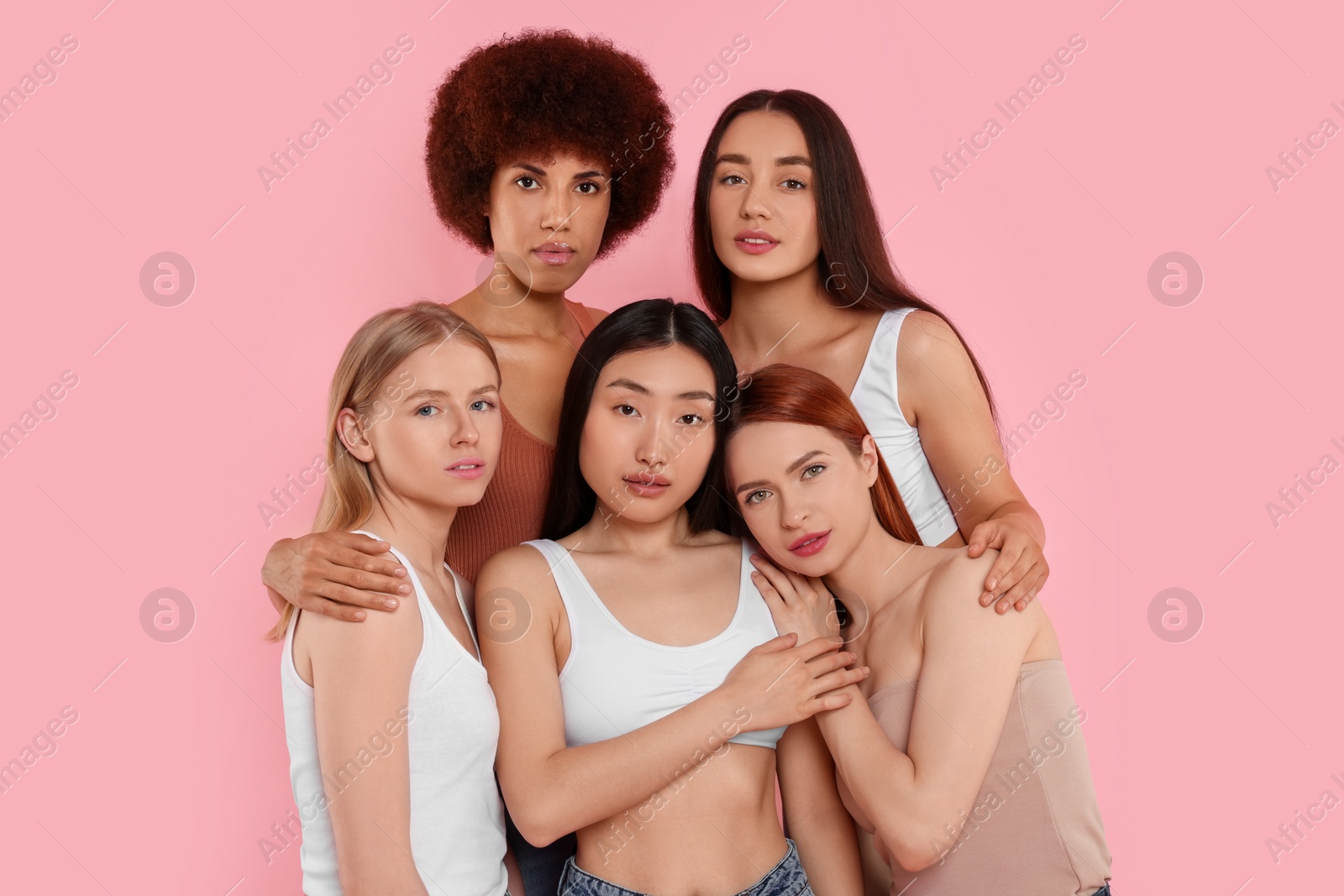 Photo of Portrait of beautiful young women on pink background