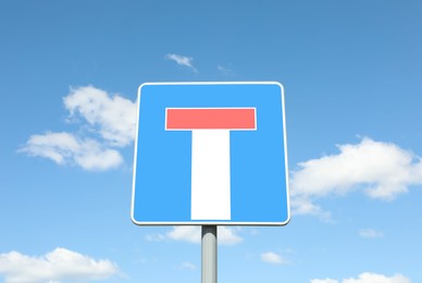 Photo of Traffic sign No Through Road For Vehicles against blue sky