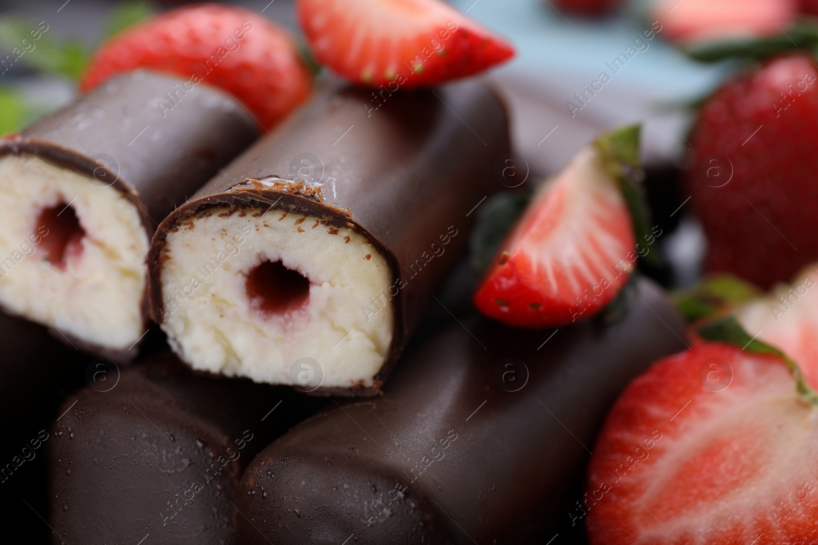 Photo of Delicious glazed curd snacks with fresh strawberries, closeup