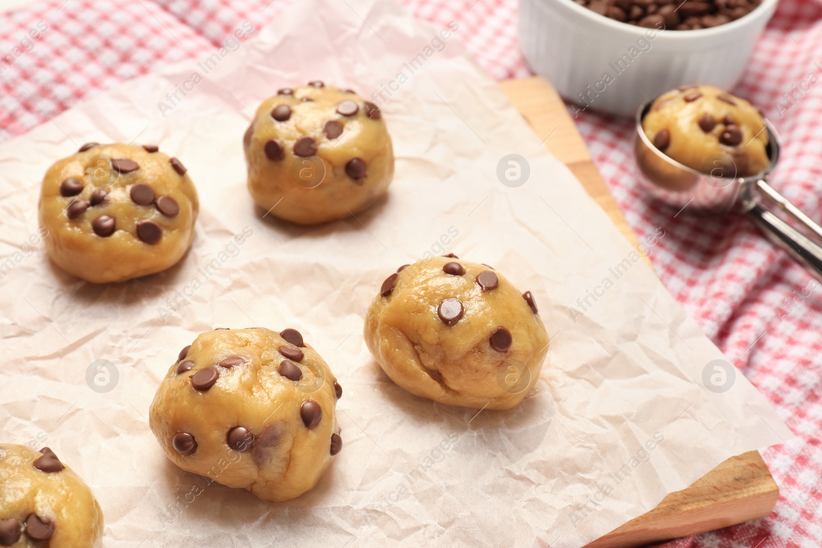 Photo of Uncooked chocolate chip cookies on table, closeup