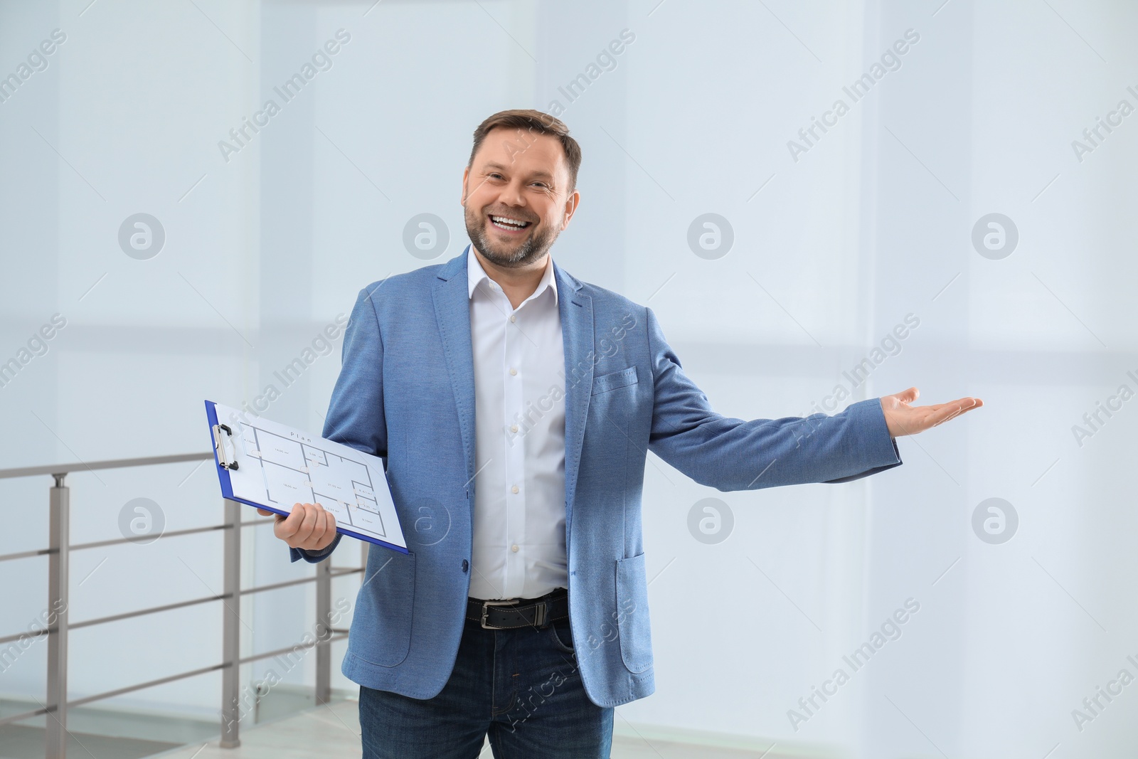 Photo of Male real estate agent with clipboard in new apartment