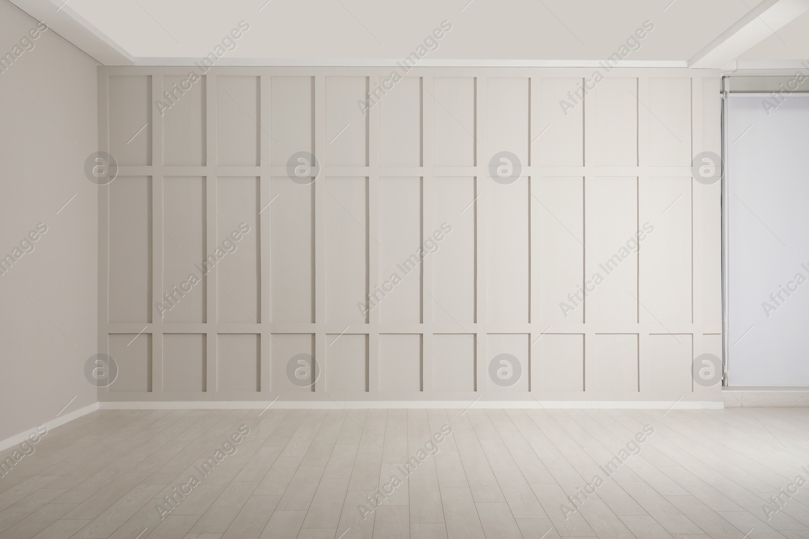 Photo of Empty room with beige walls and laminated flooring