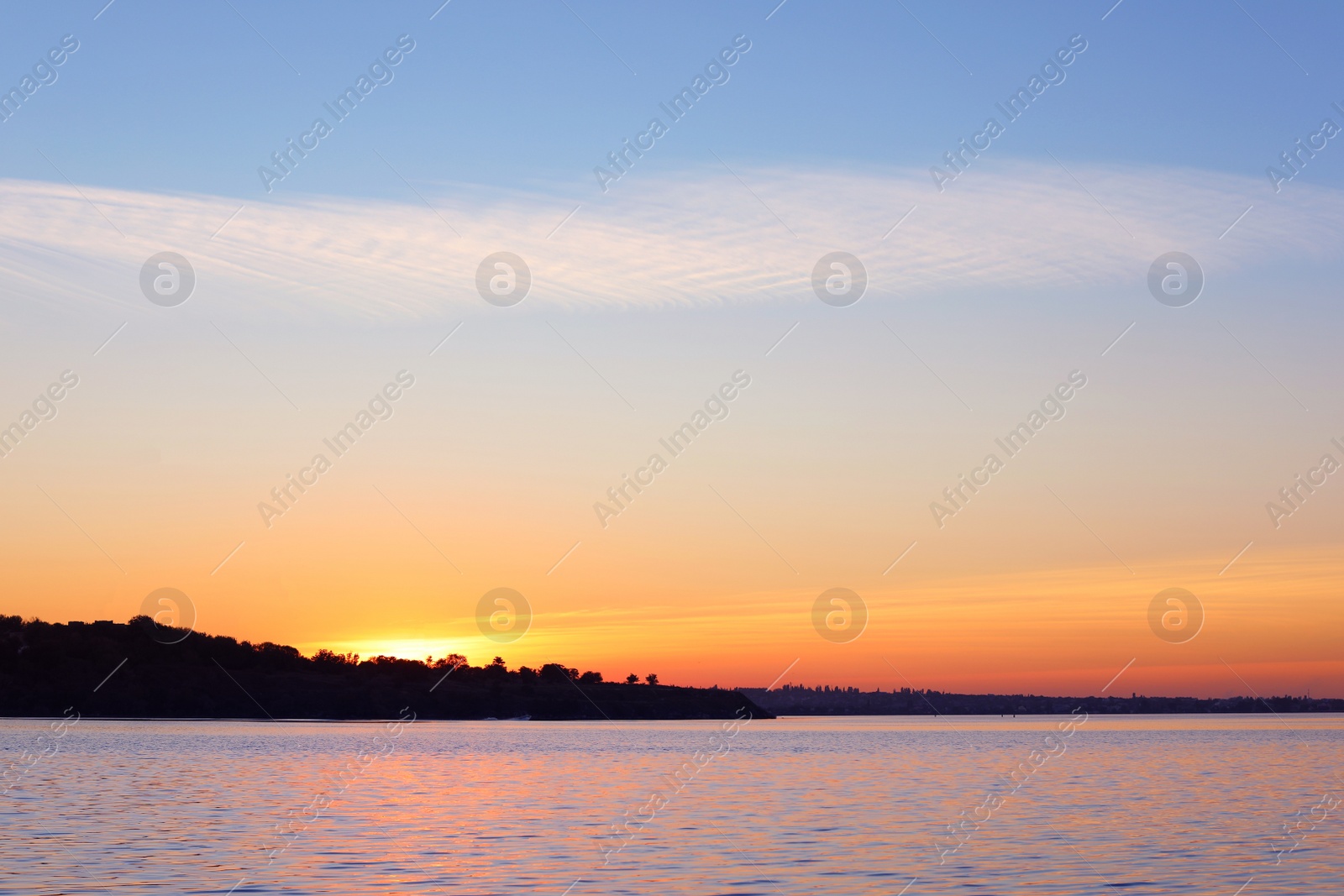 Photo of Picturesque view of beautiful sunset on riverside