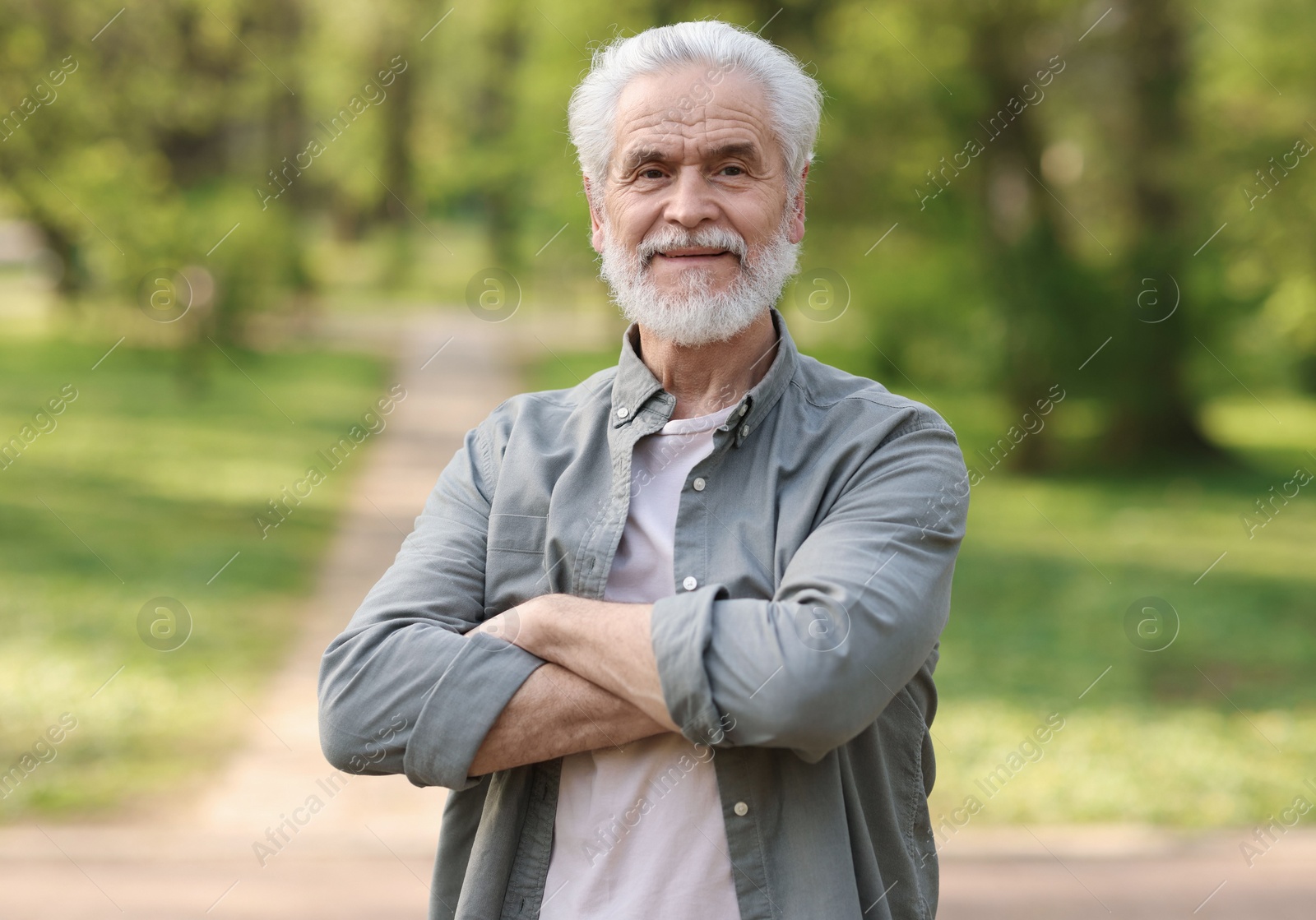 Photo of Portrait of happy grandpa in spring park