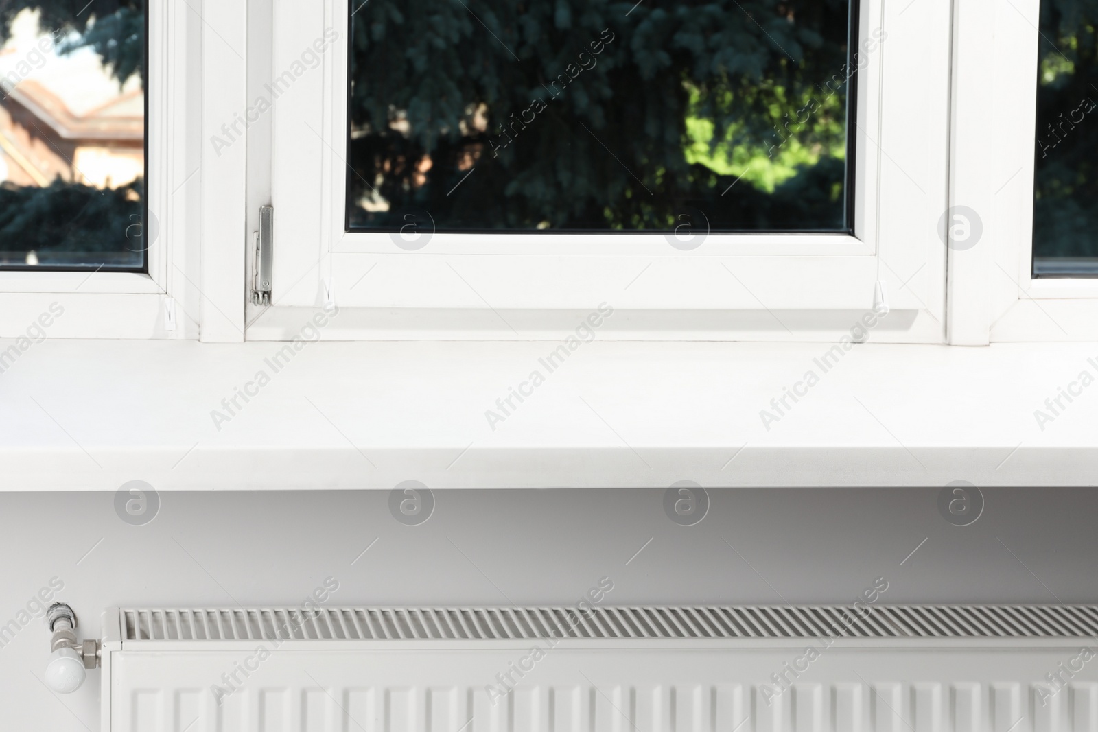 Photo of Window with empty white sill in room