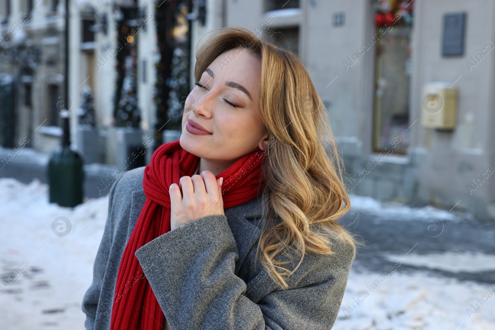 Photo of Portrait of charming woman on city street in winter