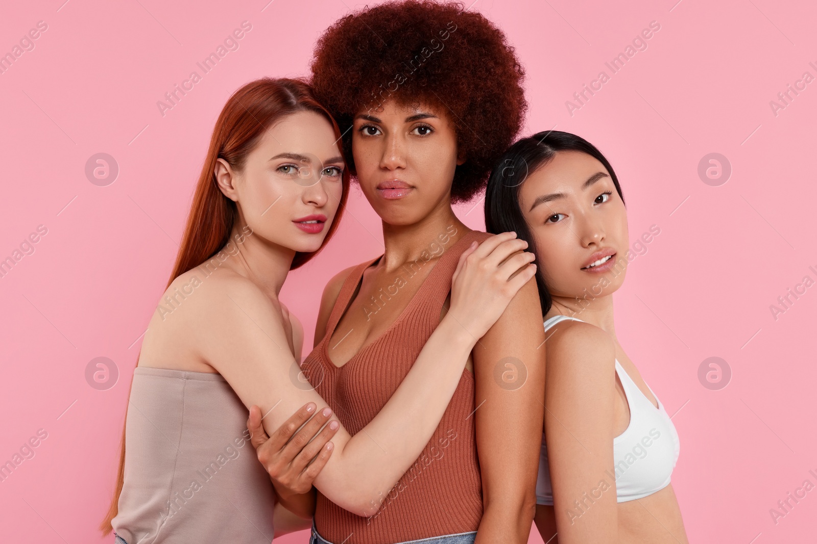 Photo of Portrait of beautiful young women on pink background