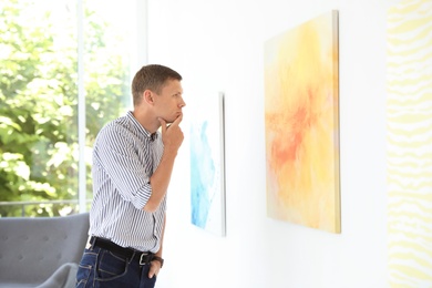 Photo of Handsome man at exhibition in art gallery