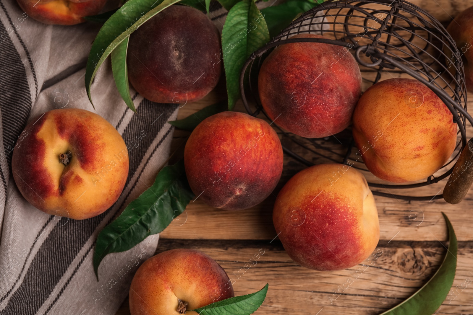 Photo of Fresh ripe juicy peaches on wooden table, flat lay