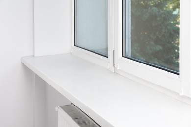 Photo of Window with empty white sill in room