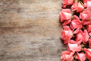 Beautiful roses on wooden table