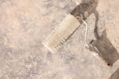 Photo of Spike roller on floor, top view. Space for text
