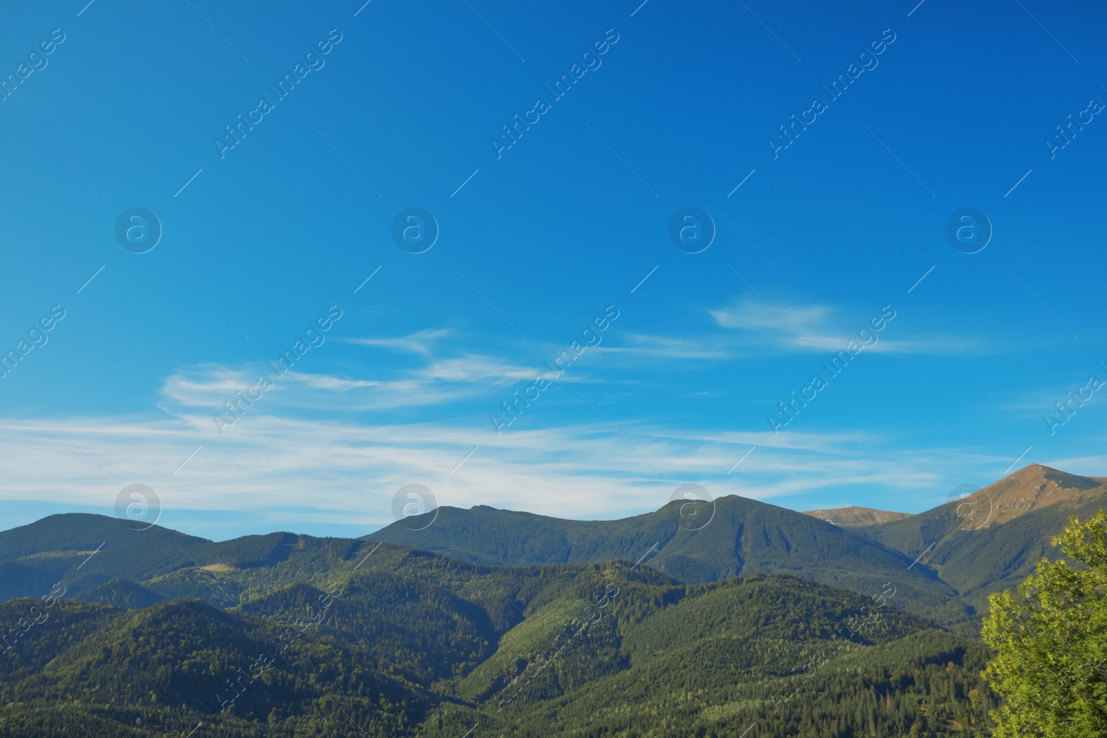 Photo of Picturesque view of sky with clouds over mountains