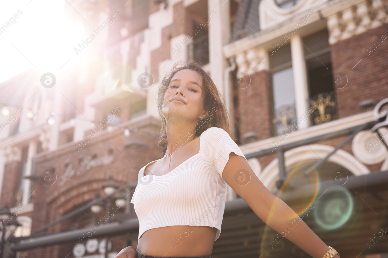 Photo of Portrait of happy young woman outdoors on sunny day