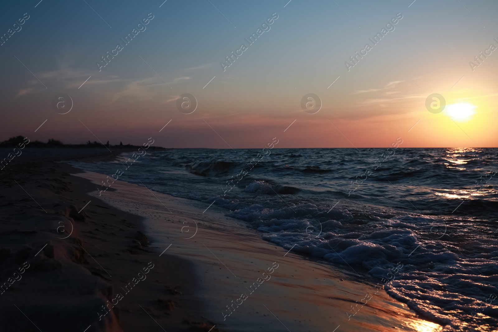 Photo of Picturesque view of beautiful sea at sunset