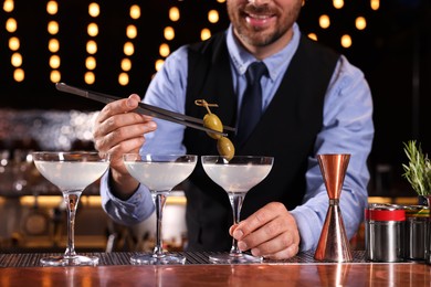 Photo of Bartender preparing fresh alcoholic cocktail in bar, closeup
