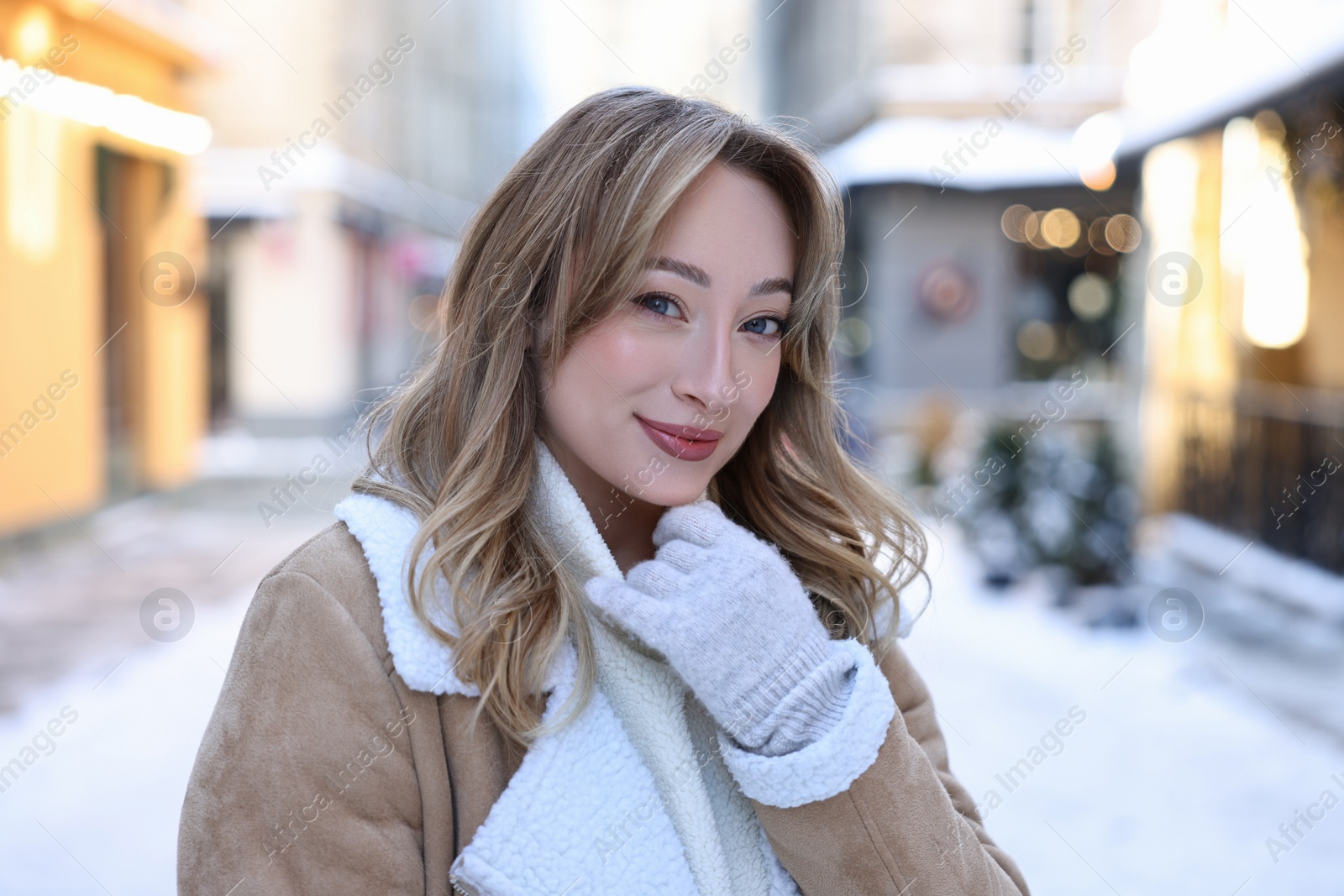 Photo of Portrait of charming woman on city street in winter