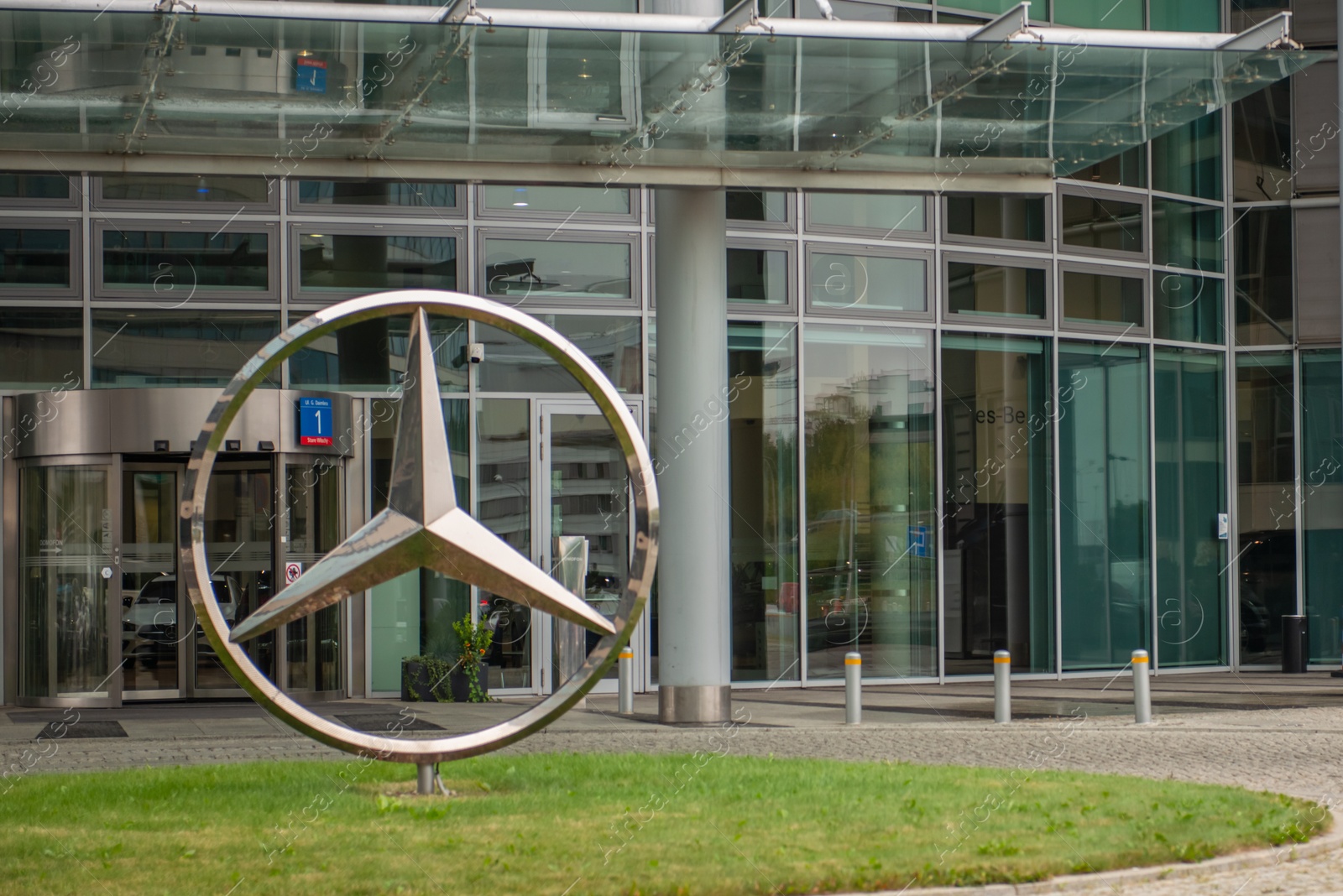 Photo of Warsaw, Poland - September 10, 2022: Beautiful modern Mercedes Benz logo outdoors