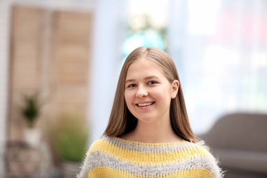 Photo of Portrait of happy teenage girl smiling at home