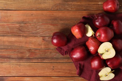 Photo of Fresh ripe red apples on wooden table, flat lay. Space for text