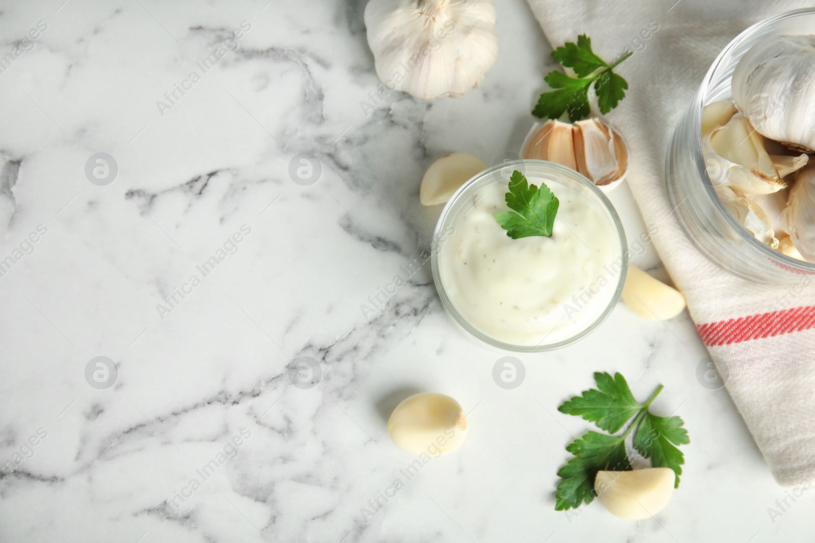 Photo of Flat lay composition with garlic sauce on marble background. Space for text