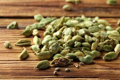 Pile of dry cardamom pods on wooden table