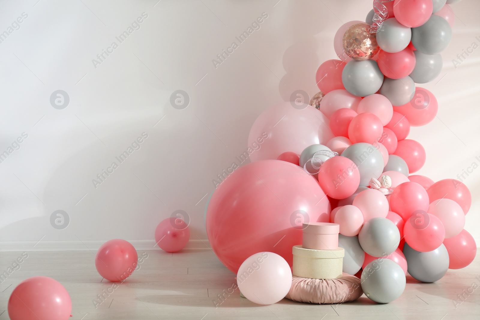 Photo of Beautiful composition with balloons near light wall