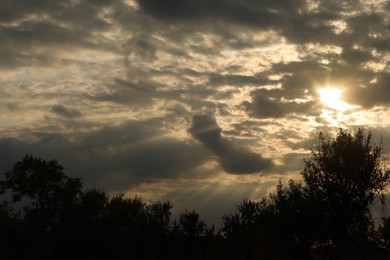 Photo of Picturesque view of beautiful cloudy sky with setting sun