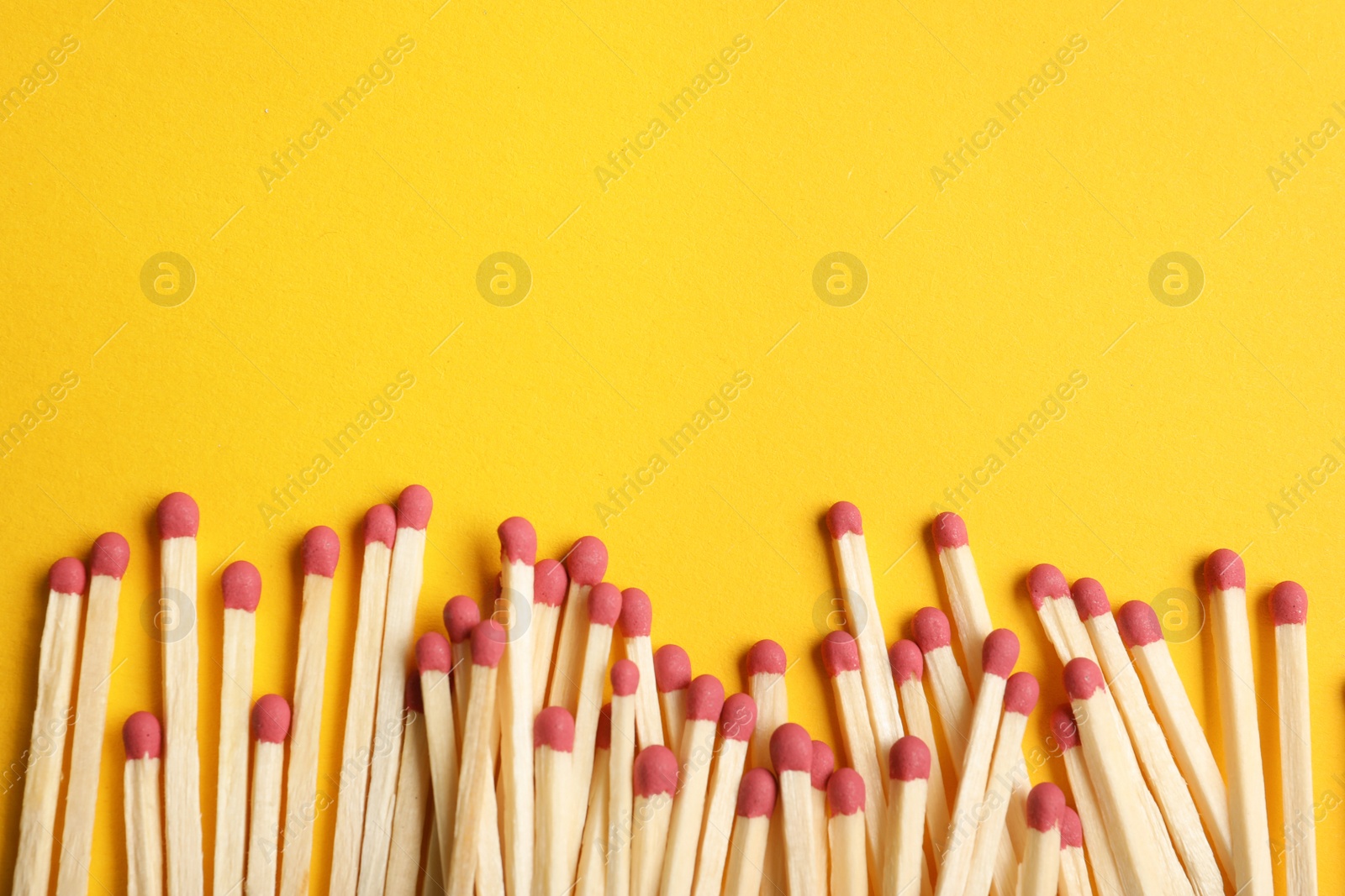 Photo of Wooden matches on color background, flat lay. Space for text