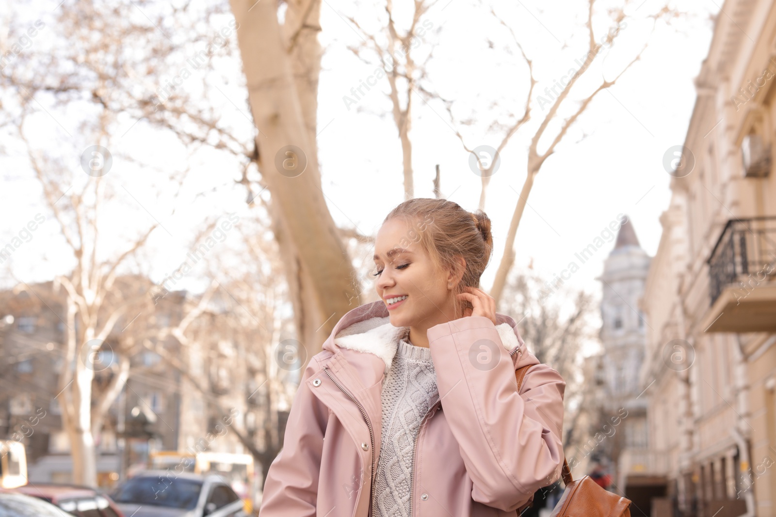 Photo of Portrait of happy young woman on city street