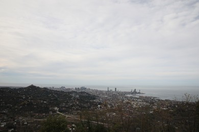 Photo of Picturesque view of city and sea under sky