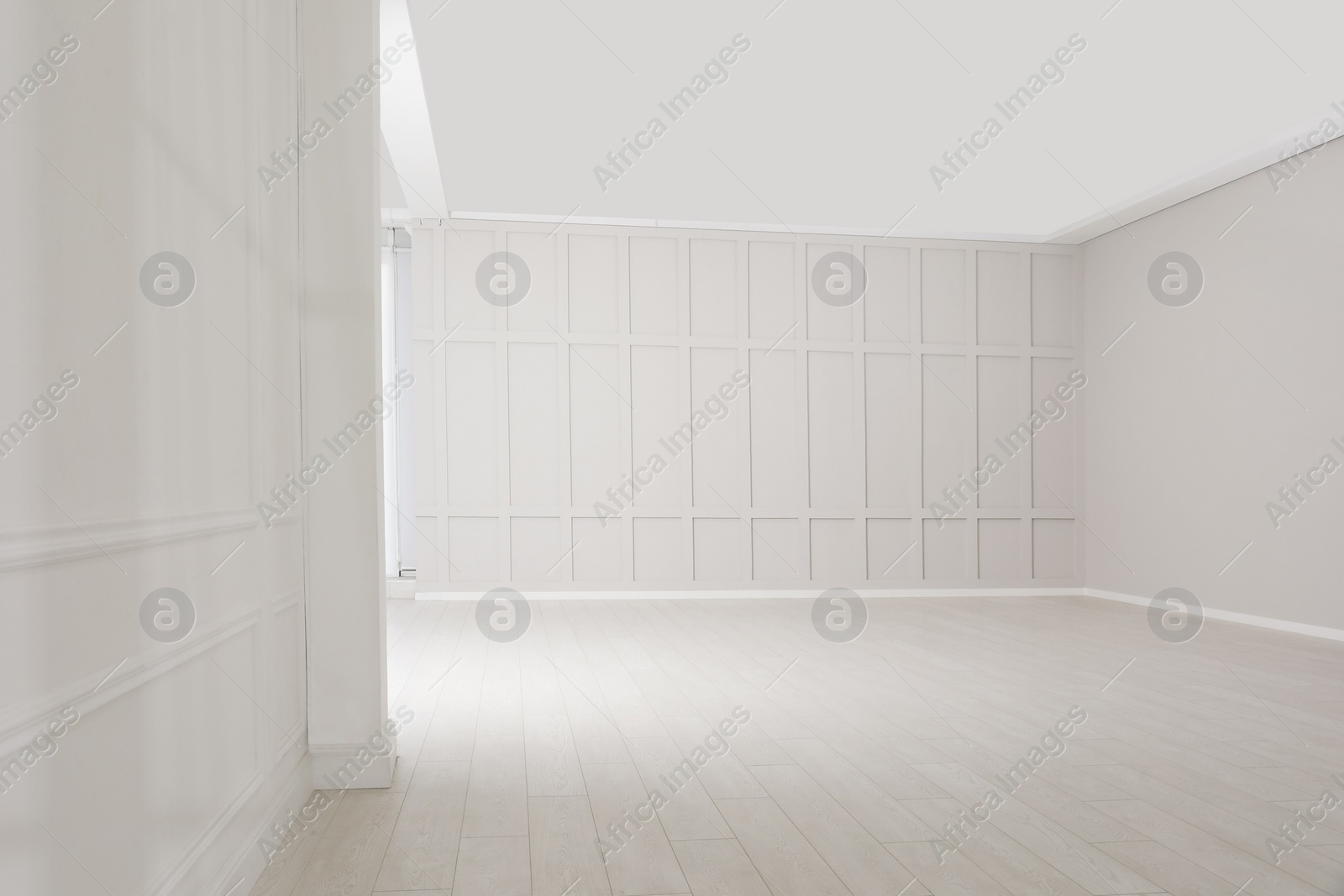 Photo of Empty room with beige walls and laminated flooring