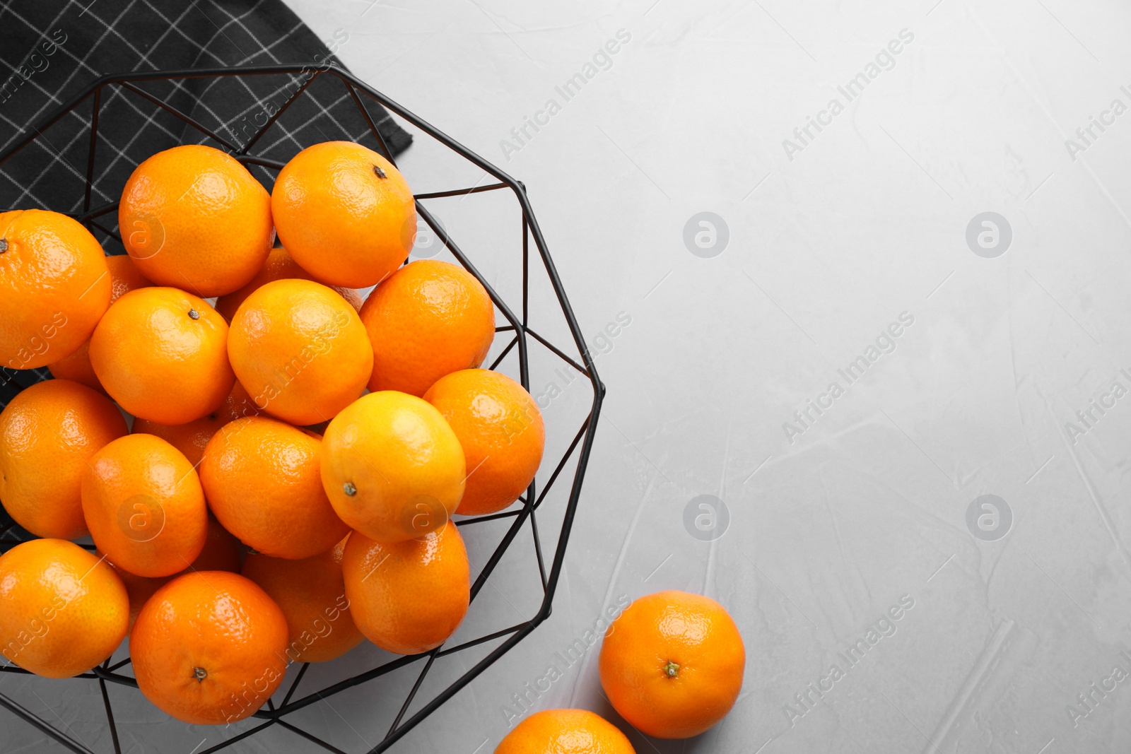 Photo of Fresh ripe tangerines on light grey table, flat lay. Space for text