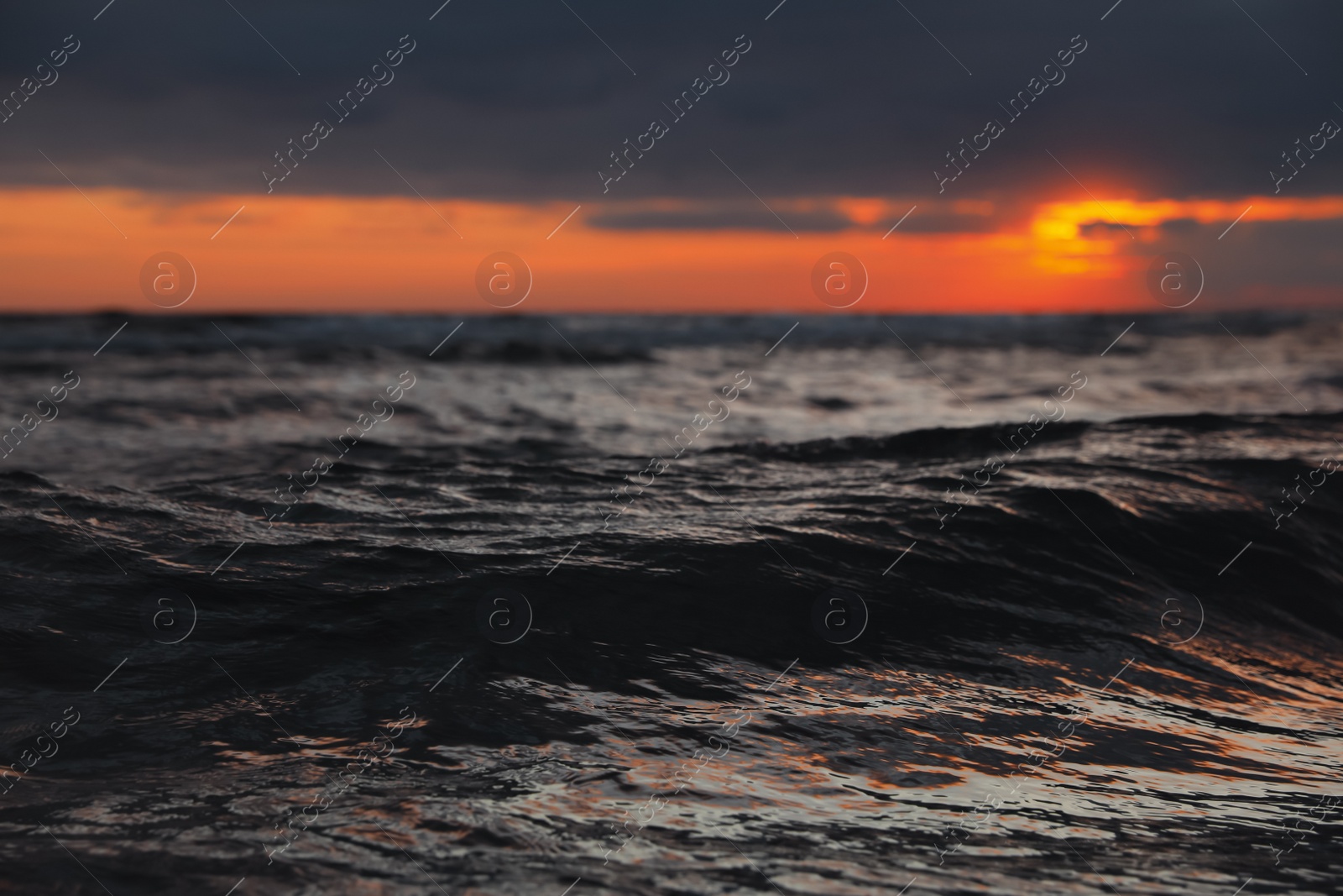 Photo of Picturesque view of cloudy sky over sea at sunset