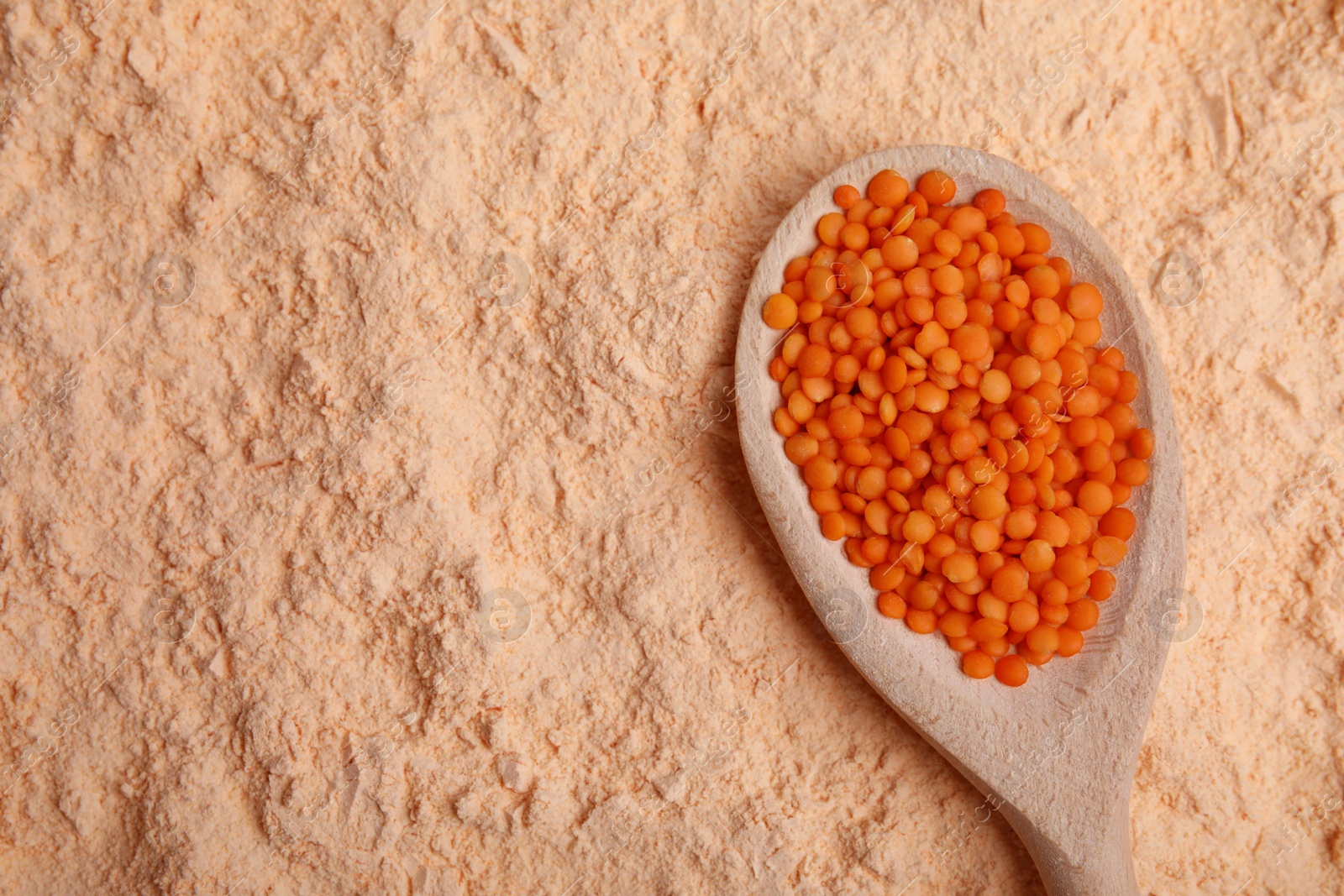 Photo of Lentil flour and spoon with seeds, closeup